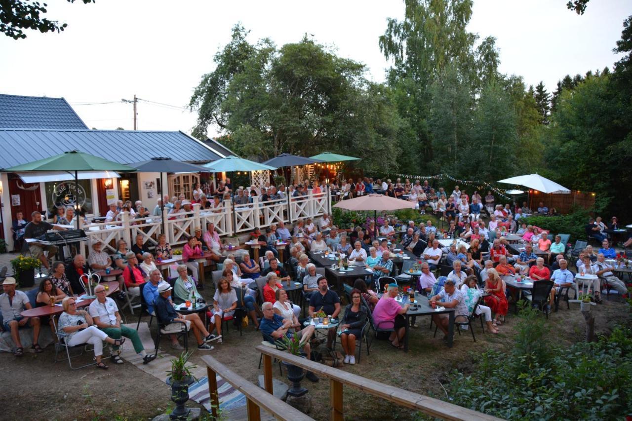 Cafe Torpet B&B Skepplanda Exterior photo